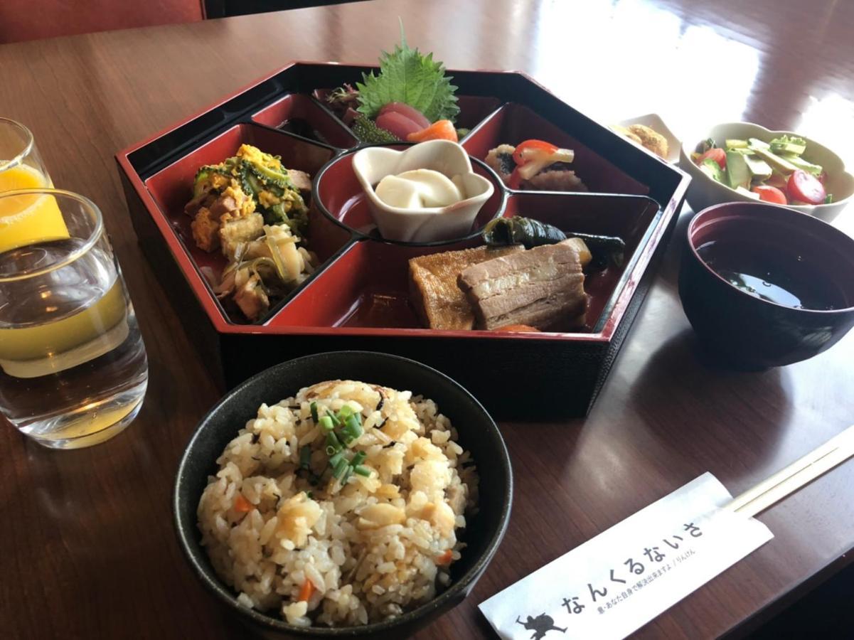 サンセットビーチホテル Chatan Bagian luar foto